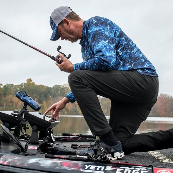 Kevin-VanDam-Mossy-Oak-Red-Hook-Fishing